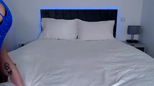 BritishJuicyAva online show from December 4, 2025, 4:38 pm