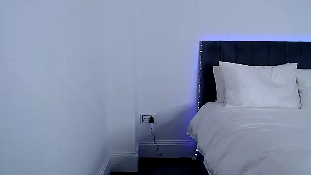 BritishJuicyAva online show from December 5, 2025, 6:26 pm