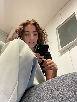 Katee Jones online show from February 5, 2025, 12:53 am