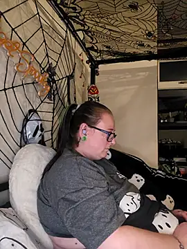 Bunny Cummings online show from October 17, 2025, 10:01 pm