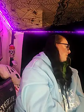 Bunny Cummings online show from November 11, 2025, 11:49 pm