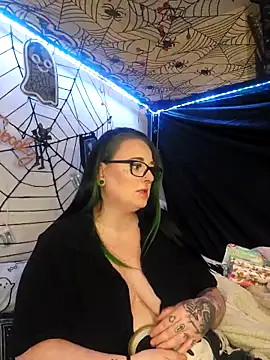 Bunny Cummings online show from November 28, 2025, 10:01 pm