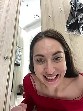 Holly Play online show from December 13, 2024, 3:32 pm