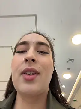 Holly Play online show from October 6, 2025, 10:02 am