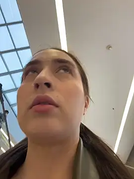 Holly Play online show from November 6, 2025, 9:10 am