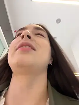 Holly Play online show from April 4, 2026, 12:02 pm