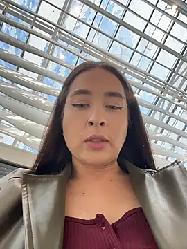 Holly Play online show from April 20, 2026, 11:35 am