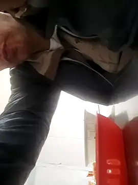 Snapshot of Alexand1999 chatting on December 5, 2025, 5:20 pm Alexand1999 online show from December 5, 2025, 5:20 pm