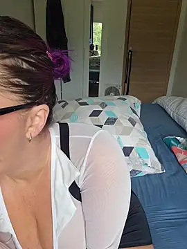 Chaudesquirt online show from June 5, 2026, 9:15 am