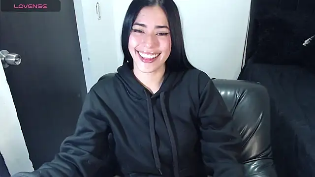 LESLIEBLACK  online show from January 24, 2025, 2:49 am