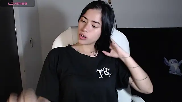 LESLIEBLACK  online show from February 21, 2025, 12:16 am