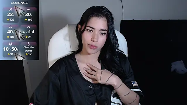 LESLIEBLACK  online show from February 27, 2025, 2:53 am