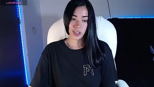 LESLIEBLACK  online show from March 7, 2025, 11:16 pm