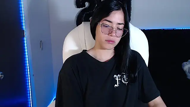 LESLIEBLACK  online show from March 12, 2025, 2:09 am