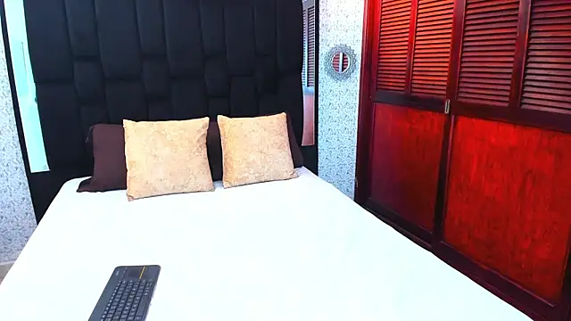 Isabella Flores online show from March 20, 2025, 3:02 am