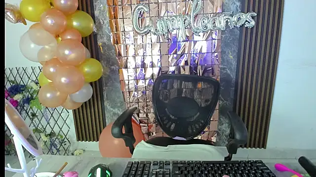 nicol jone1 online show from September 10, 2025, 10:32 pm