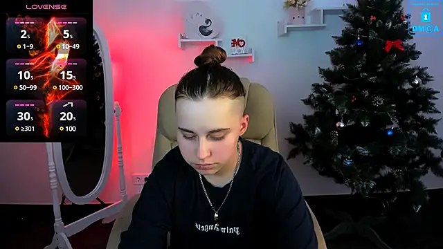 Dolly  Queen  online show from January 12, 2025, 8:25 pm