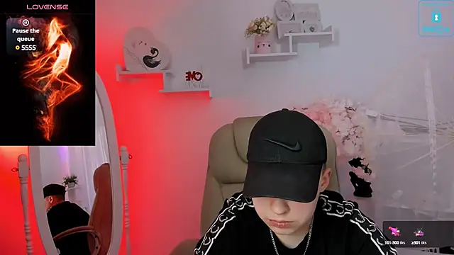 Dolly  Queen  online show from February 3, 2025, 8:46 pm