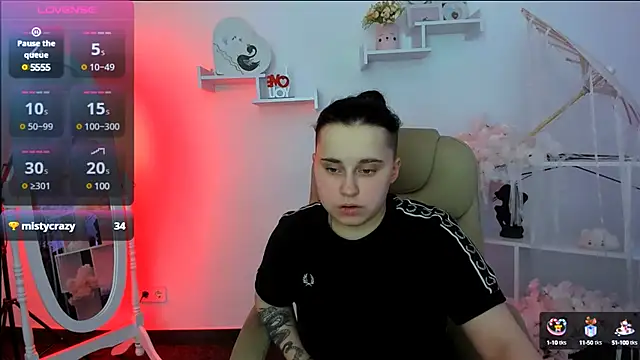 Dolly  Queen  online show from February 28, 2025, 11:56 pm