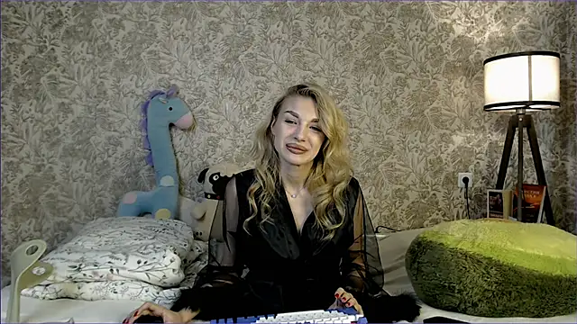 Ella Milla online show from September 18, 2025, 11:23 am