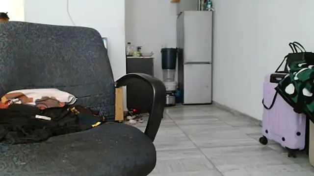 Hugetittiesxx2 online show from November 28, 2025, 4:15 am