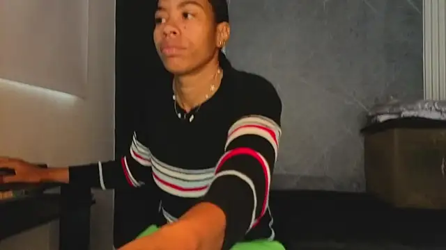 YummyDuooo online show from October 7, 2025, 12:57 pm