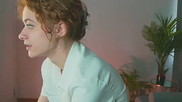 Curly Moon online show from March 16, 2025, 2:44 pm