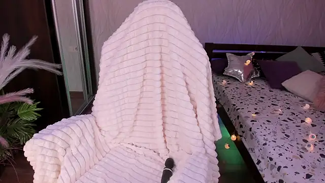 Miss Elia online show from December 18, 2024, 4:28 pm