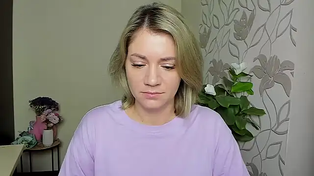 MariaSttone online show from September 12, 2025, 8:47 am