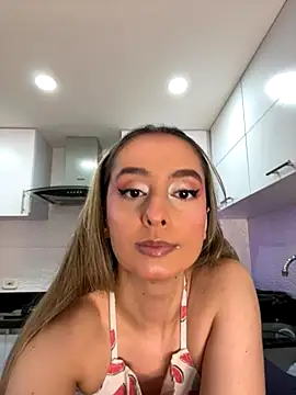 nicollefiorett online show from September 29, 2025, 10:14 pm