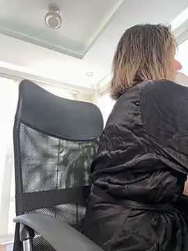 nicollefiorett online show from December 2, 2025, 8:26 pm