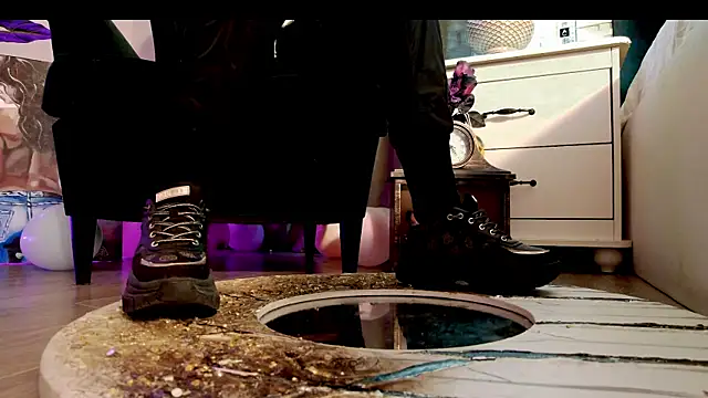 FeetVibe online show from December 17, 2025, 8:53 am