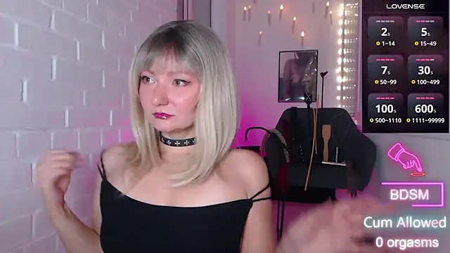 Sandralawrence online show from October 4, 2025, 8:51 pm