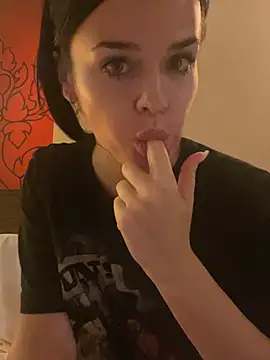 Snapshot of English-Chloe96 chatting on March 4, 2025, 12:55 pm English-Chloe96 online show from March 4, 2025, 12:55 pm