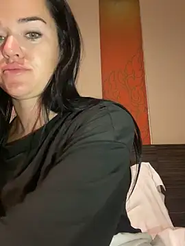 Snapshot of English-Chloe96 chatting on October 28, 2025, 5:04 pm English-Chloe96 online show from October 28, 2025, 5:04 pm