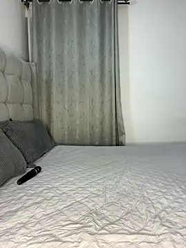 prettiepearl online show from April 20, 2026, 10:55 pm