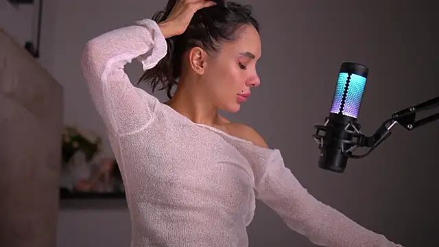 Mila May  online show from February 7, 2025, 5:40 pm