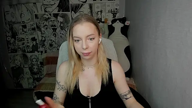 Martha Cameron online show from February 3, 2025, 8:57 pm