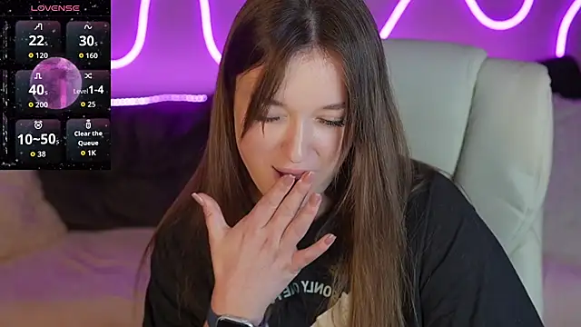 DonnaLustt online show from November 4, 2025, 9:03 pm