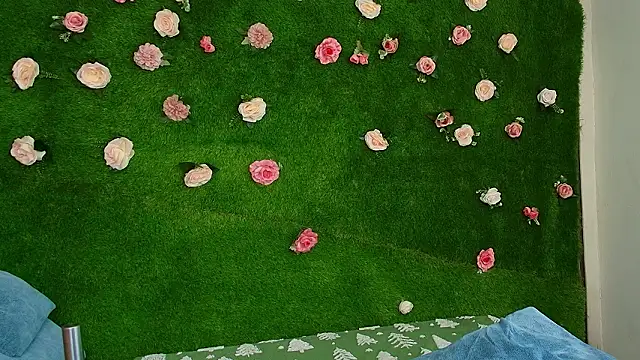 Huge Titties  online show from February 22, 2026, 6:46 am