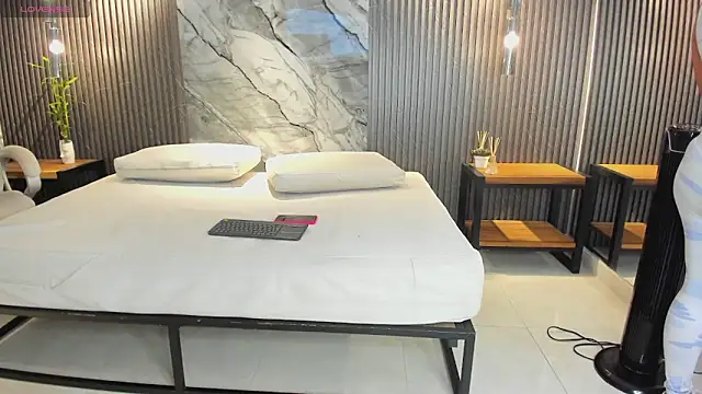 julietha taylor online show from November 14, 2025, 3:38 am