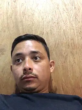 isacalejandroo online show from December 29, 2024, 8:04 pm