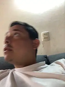 isacalejandroo online show from January 11, 2025, 7:05 pm