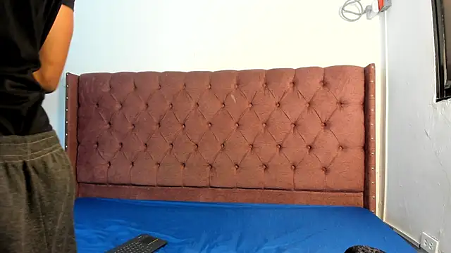 boys yourparty online show from December 16, 2025, 1:05 pm