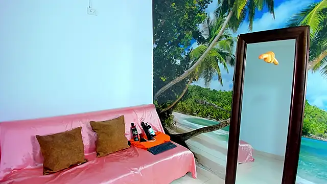 Mieldeluna online show from January 8, 2025, 4:44 am