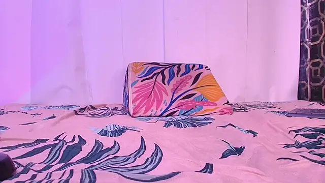 franyelimss online show from October 8, 2025, 7:11 pm