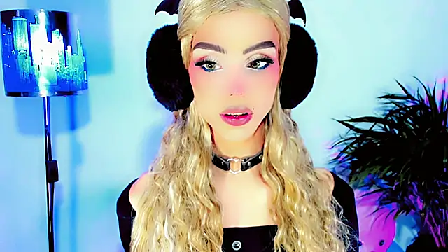 Snapshot of dollswit01 chatting on January 8, 2026, 8:11 pm dollswit01 online show from January 8, 2026, 8:11 pm