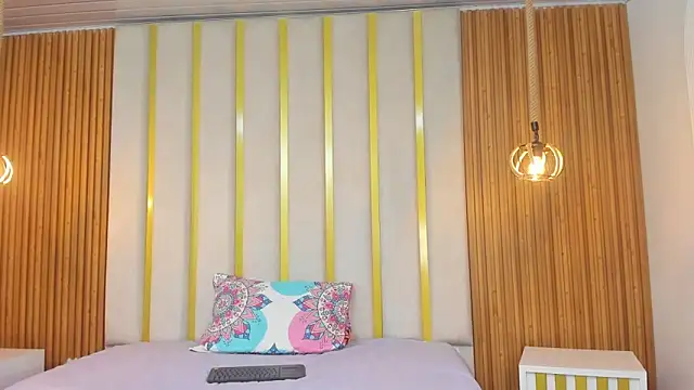 love mommy online show from October 31, 2025, 7:15 pm