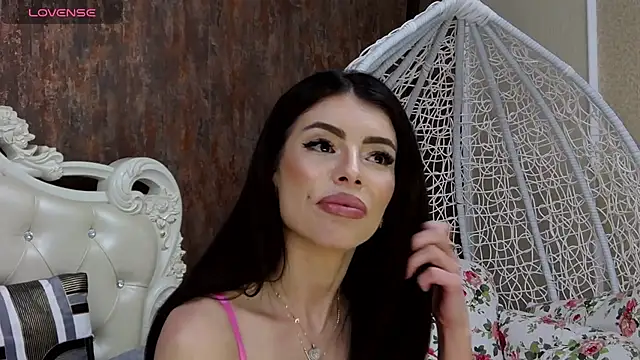 LaraDivine online show from December 3, 2024, 12:27 pm