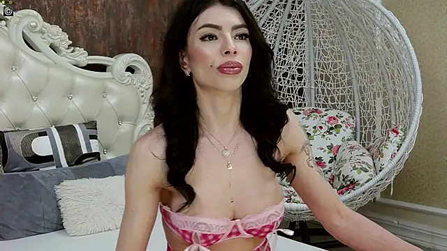 LaraDivine online show from February 6, 2025, 12:05 pm